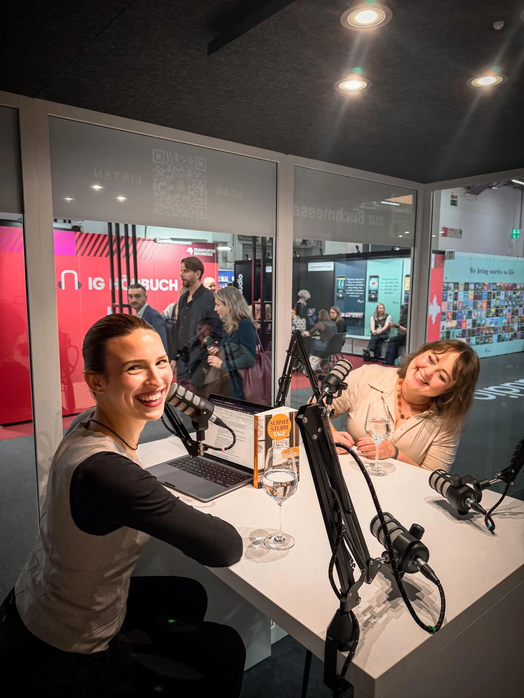 Podcast-Aufnahme im CastCube auf der Buchmesse