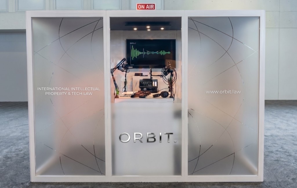 CastCube mit Orbit Law Folierung